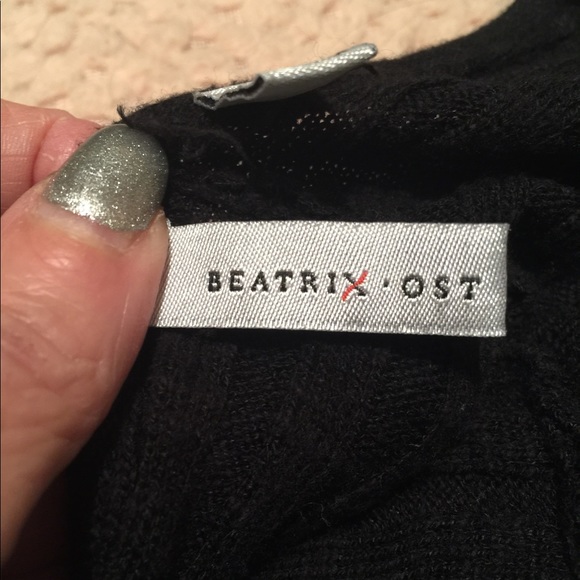 Beautiful Black warm pullover sweater - Picture 3 of 4